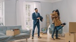 Makler Paar Wohnung Umzug Miete